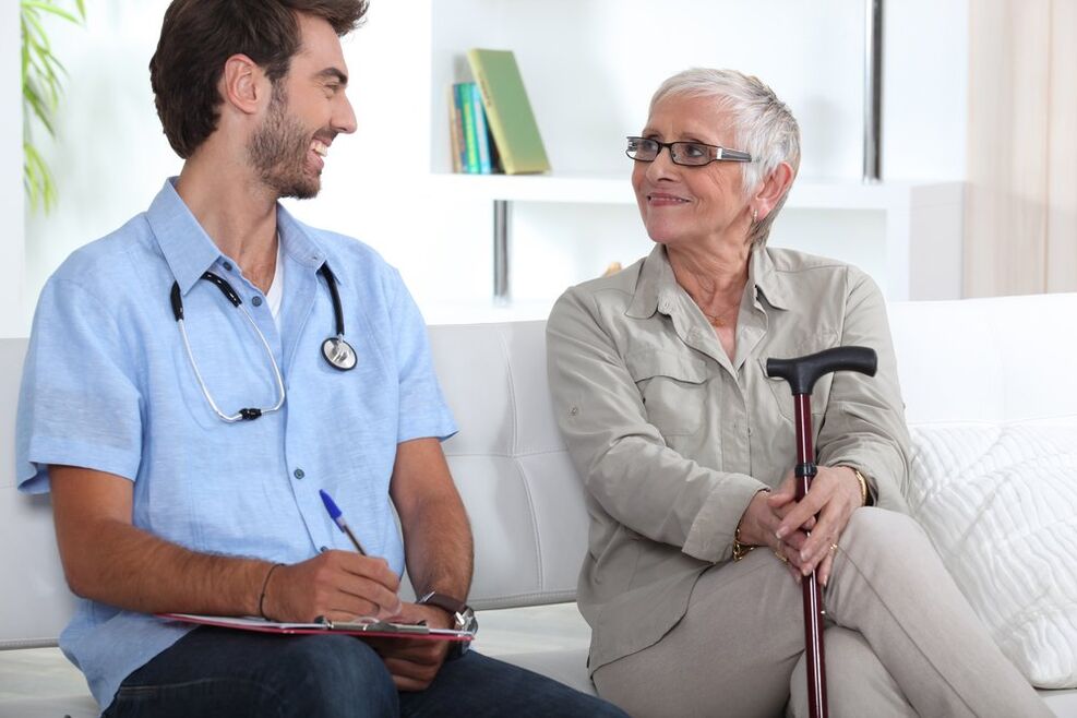 consultation with a doctor for hip arthrosis
